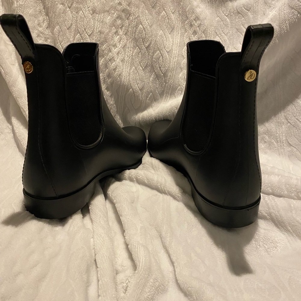 10W Sam Edelman Rain boot.